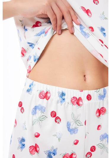 Premium Yazlık Şortlu Kadın Pijama Takımı Meyve Desenli Yumuşak Dokulu Bisiklet Yaka Kısa Kollu Krem