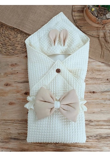 Yenidoğan Kulaklı Şapkalı Düğme Detaylı Fiyonklu Bebek Battaniyesi Kundak Krem Krem