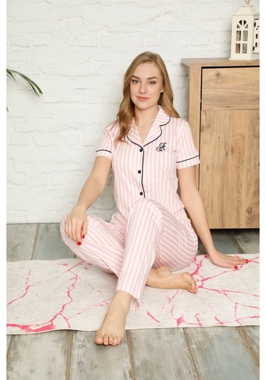 Kadın Pembe Beyaz Çizgili Gömlek Yaka Önden Düğmeli %100 Pamuk Kısa Kol Cepli Pijama Takımı Pembe