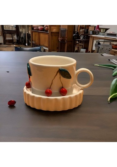Kiraz Kahve Fincanı