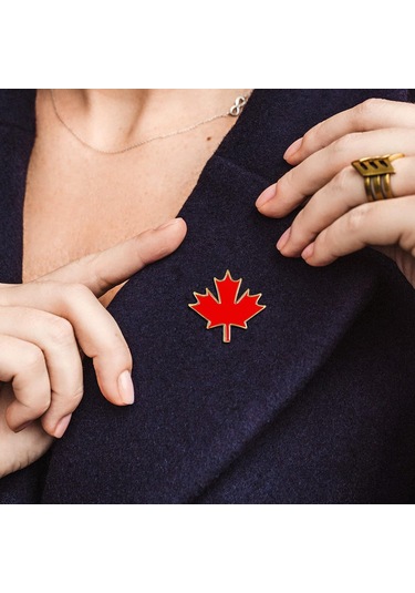 Monyee Kanada Akçaağaç Rozeti, Yüksek Kaliteli Alaşımdan Yapılmış, Zarf Ve Giyim Dekorasyonu İçin Mini Anı Broşu Tek Adet Kırmızı