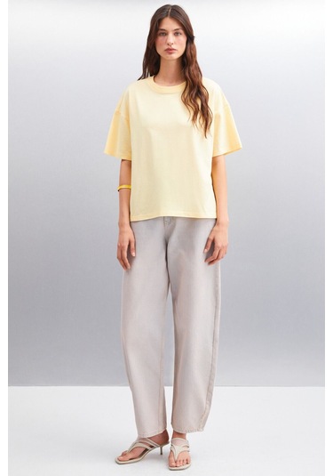 GRIMELANGE Jemmy Kadın %100 Organik Pamuk Relaxed Fit Yırtmaçlı Yuvarlak Yakalı Sarı T-shirt Sarı
