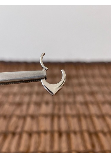 316 L Cerrahi Çelik Anti Alerjik V Model 8 Mm X 1.2mm Altın Kilitli Halka Piercing Gümüş