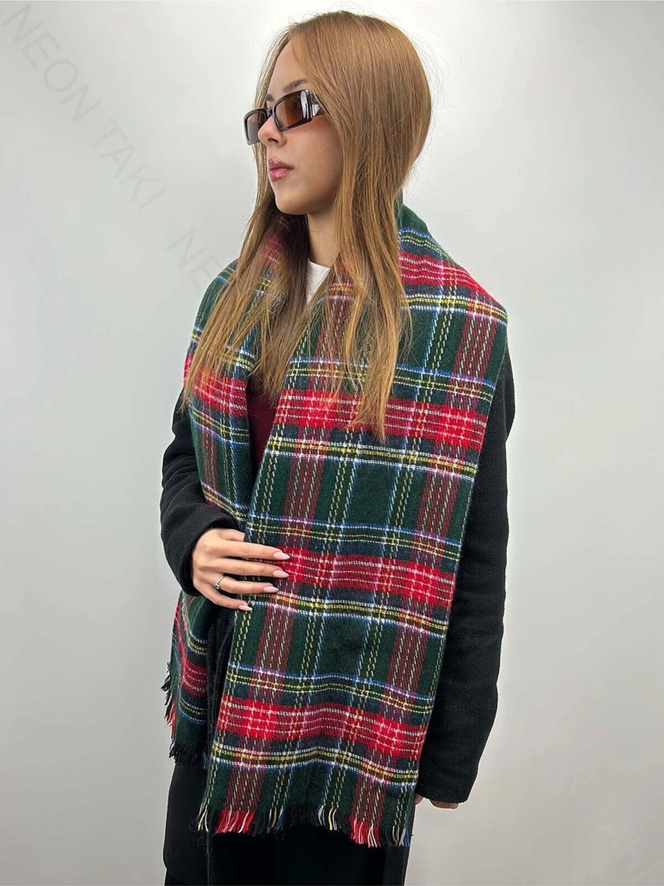 Yeşil Fonda Çok Renkli, Şal Atkı 7, 180cm Püsküller Dahil X70cm Çok Renkli