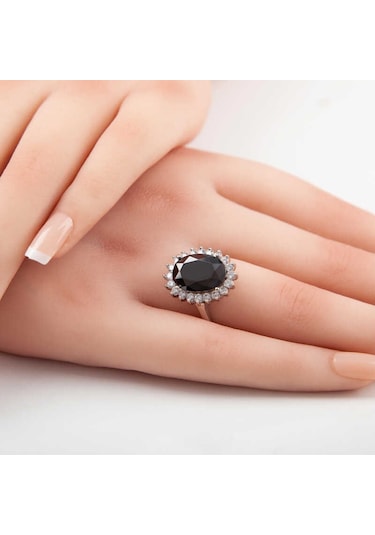 Gümüş Siyah Taşlı Oval Kadın Yüzük