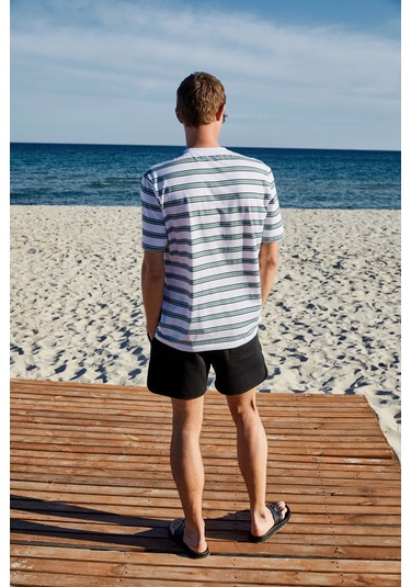 WOODY Erkek %100 Pamuk Nakış Detaylı Bisiklet Yaka Çizgili Regular Fit Beyaz-Yeşil Çizgili T-Shirt