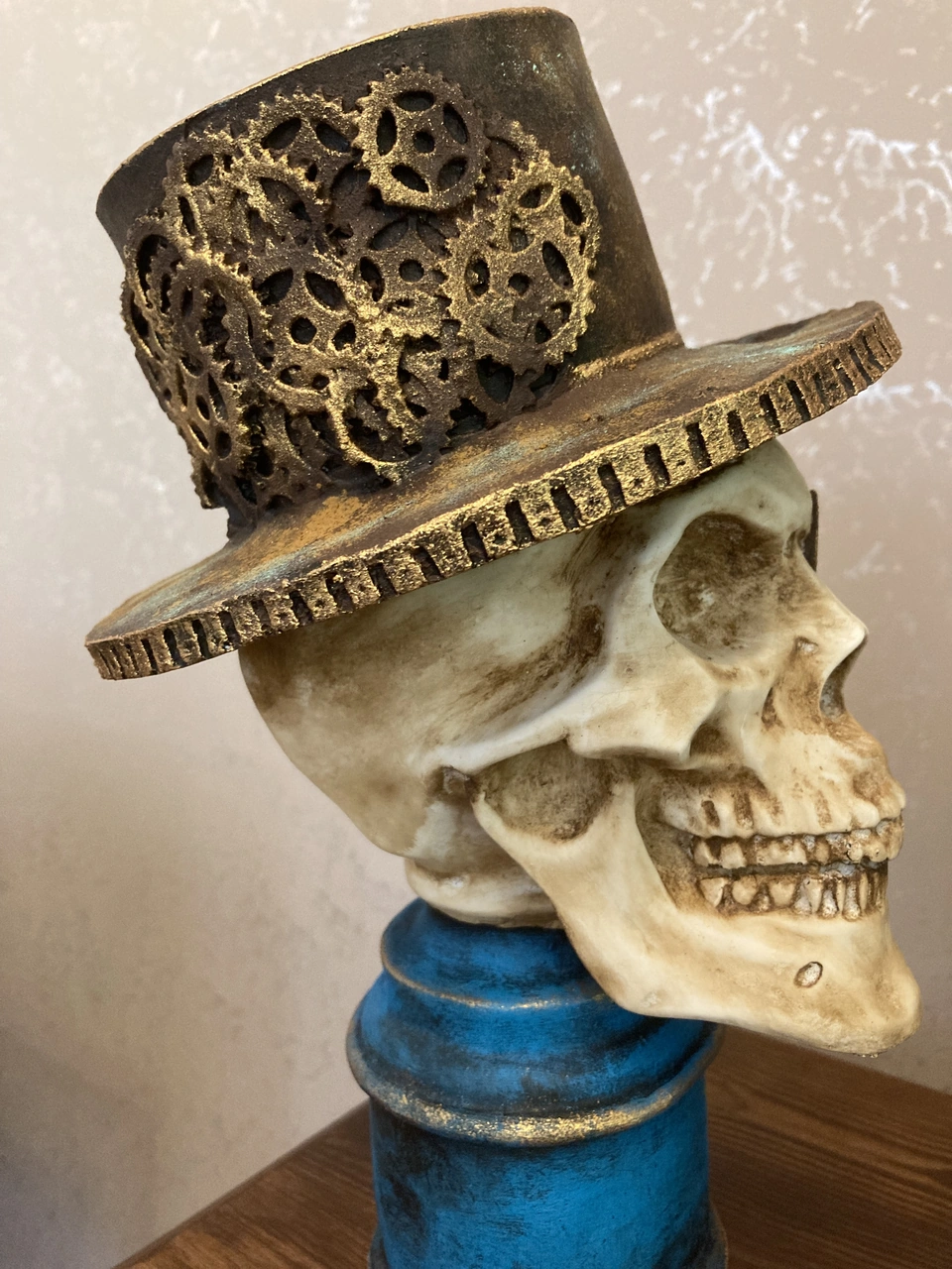 Şapkalı Kaideli Kuru Kafa