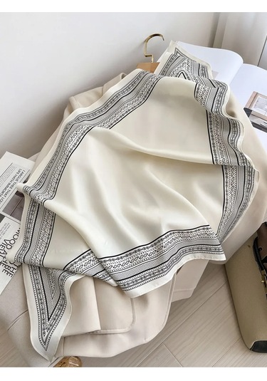 Buddha Bear Sonbahara Özel İpek Baş Ve Boyun Şalı 446074807 Beyaz