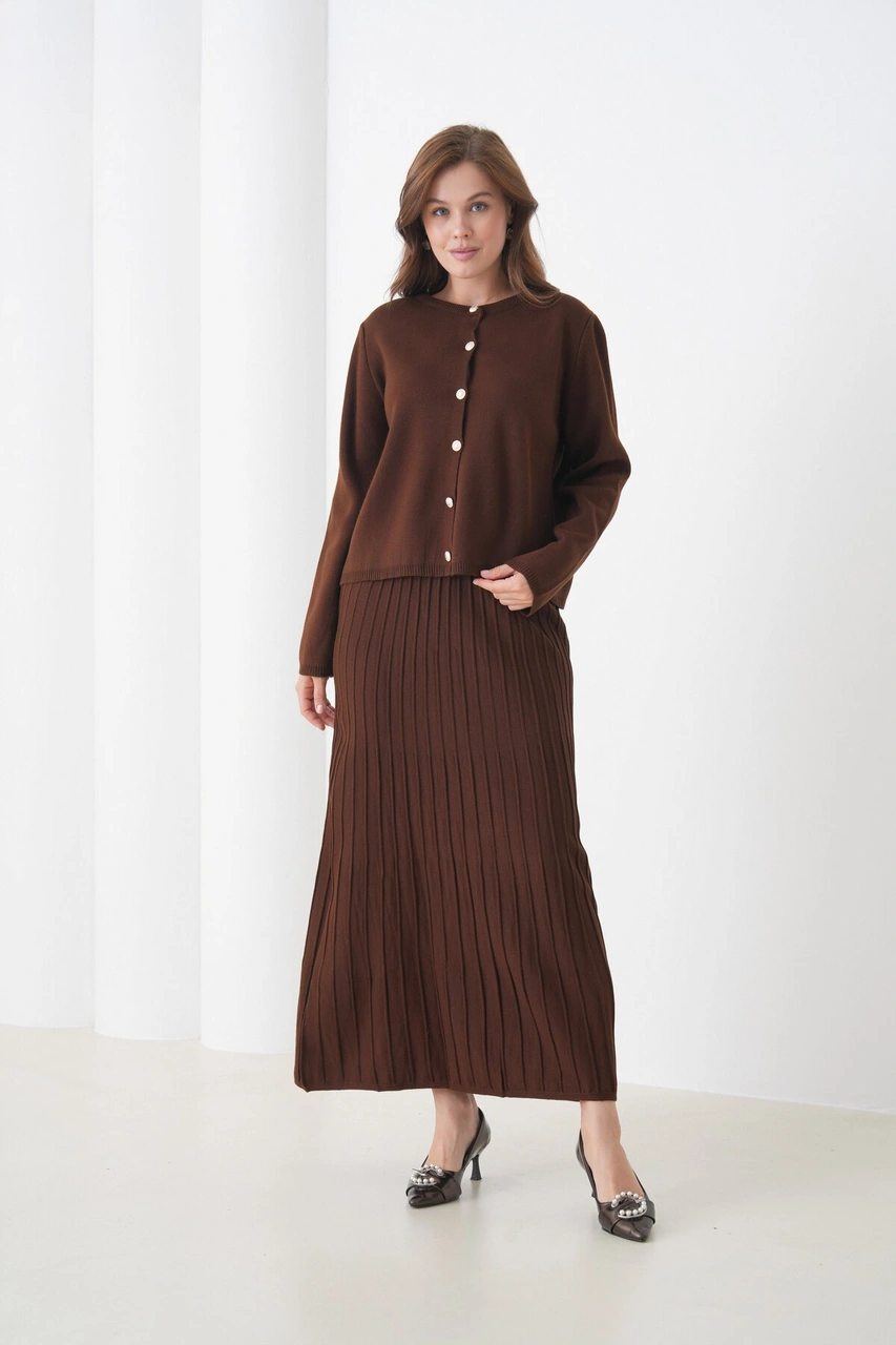 Kadın Pileli Etek Kazağı Düğmeli Tesettüre Uygun Örgü Triko Etekli Ceket Takım Kahverengi