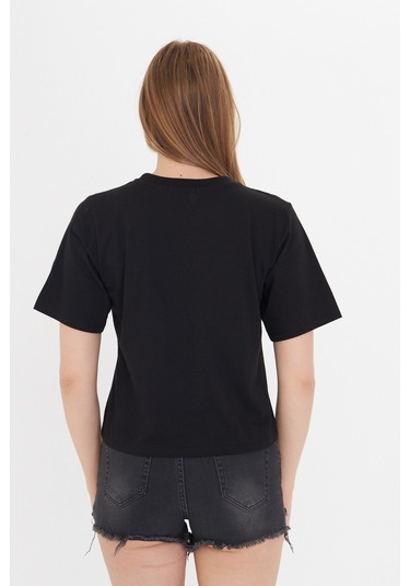 Kadın Siyah Yuvarlak Yaka Regular Fit Normal Kesim T-shirt Tişört SIYAH
