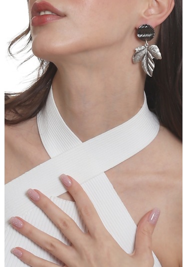 Labalaba Kadın Çivili Model Yaprak Formlu Küpe Çok Renkli