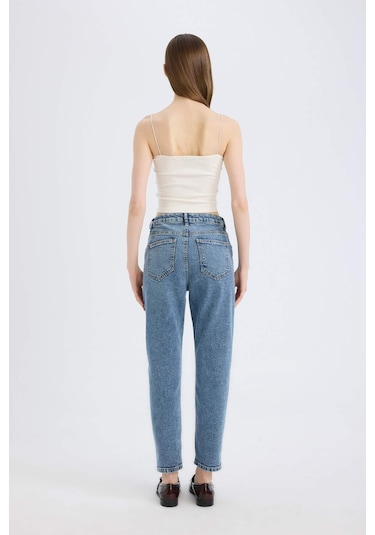 DeFacto Lina Comfort Mom Normal Bel Düz Paça Jean Kar Yıkamalı Pantolon D7943AX25SPNM28
