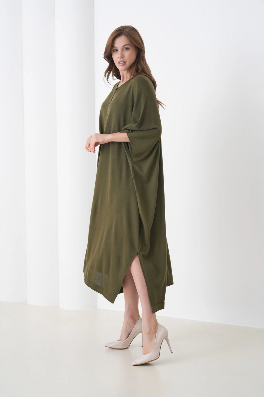 Kadın Tesettüre Uygun Önden Düğmeli Asimetrik Kesim Yarasa Kol Şık Geniş Kalıp Panço Ceket Haki