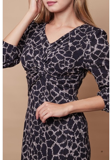 Kadın Hafif Likralı Yumuşak Dokulu Kumaş V Yaka Önü Düğümlü Eteği Volanlı Uzun Kol Diz Boy Elbise-lacivert Desen Lacivert D.