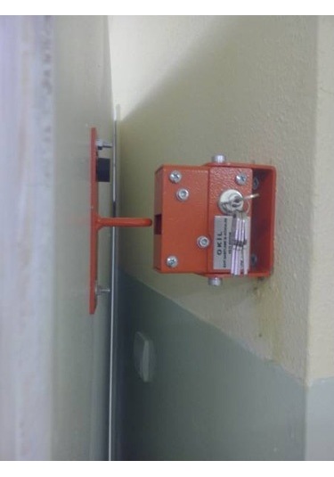 Okil Kapı Sabitleme Kilidi Üçgen Anahtarlı N11.692