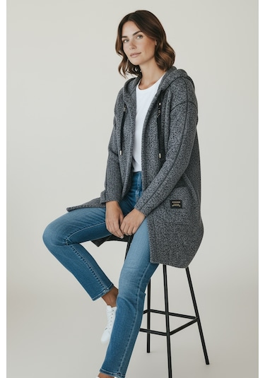 Kadın Üstten Cepli Kapüşonlu Önü Fermuarlı Kaşe Hırka Gri