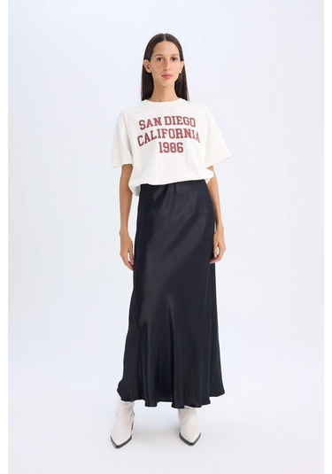 DeFacto A Kesim Normal Bel Saten Maxi Etek D6930AXNSBK81 Siyah