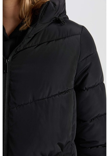 DeFacto Su İtici Uzun Şişme Mont Parka Isı Yalıtımlı Kapüşonlu Kapitoneli fermuarlı Cepli A3174AX24WNBK27 Siyah