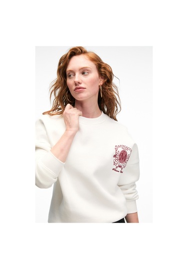 AUDRA Kadın Oversize Yuvarlak Yaka Nakış Detaylı Beyaz Sweatshirt