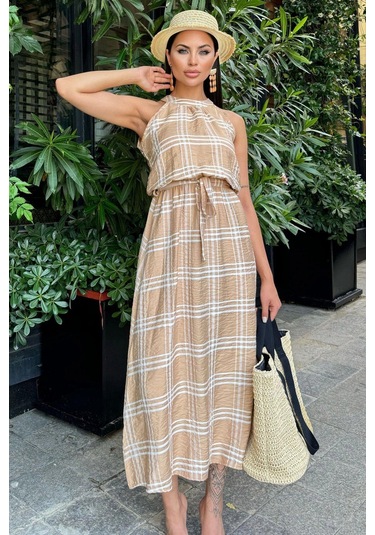 Kadın Bej Ekose Desenli, Halter Yaka, Kendinden Kemerli Uzun Salaş Elbise Bej