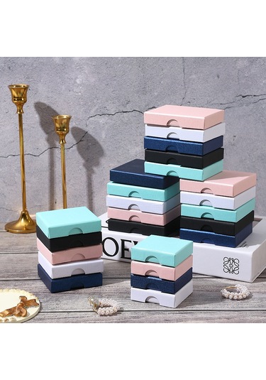 Kangvka Yüksekliği 1.6cm Olan Kapaklı Kutu - Gümüş/altın Takılar İçin Sünger Içili Taşıyıcı 9x9x1.6cm Beyaz