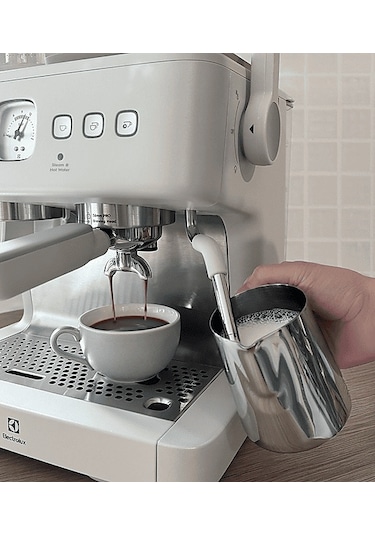 Electrolux E8EC1-8SW 800 Serisi 2200 W Espresso Cappuccino Makinesi