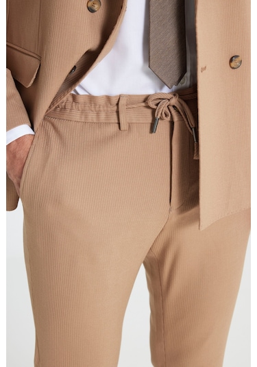 Ac&Co / Altınyıldız Classics Erkek Cml Slim Fit Dar Kesim Kırlangıç Yaka Beli Bağlamalı Çizgili Esnek Kruvaze Takım Elbise Cml Camel Ac&Co / Altınyıldız Classics Erkek Cml Slim Fit Dar Kesim Kırlangıç Yaka Beli Bağlamalı Çizgili Esnek Kruvaze Takım Elbise Cml Camel