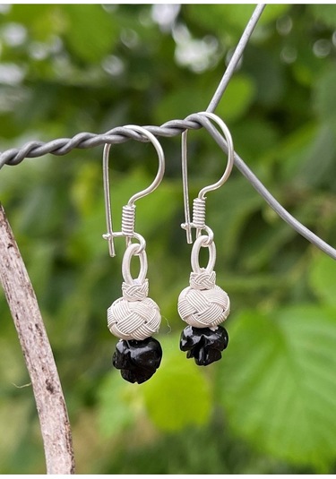 Gül Motifli Gümüş Kazaziye Sallantılı Küpe Siyah