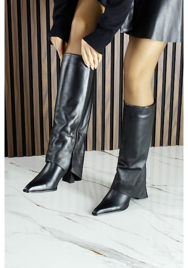 Erkan Saçmacı Siyah Hakiki Dana Derisi Paçalı Fermuarlı Sivri Burun Kalın Topuklu Çizme Siyah