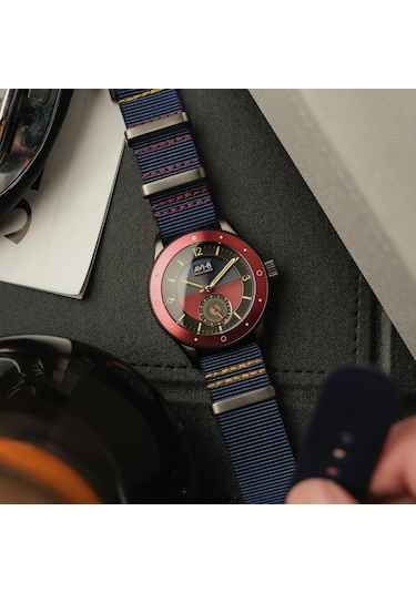 Avı-8 Flyboy Airmaster Sector Av-4112-04 Erkek Kol Saati Altın