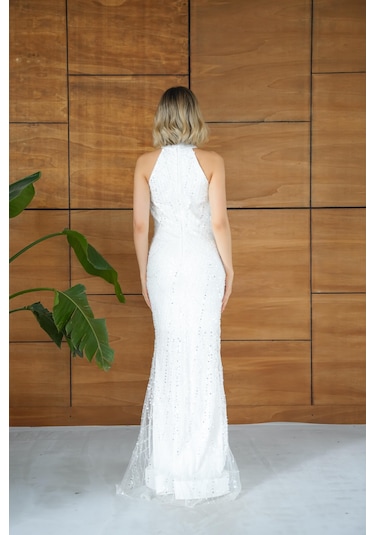 Halter Yaka Boncuk İşlemeli Uzun Beyaz Abiye Elbise Beyaz