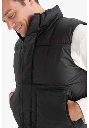 Defacto Regular Fit Dik Yaka Fermuarlı Şişme Yelek C5818ax25aubk27 Siyah