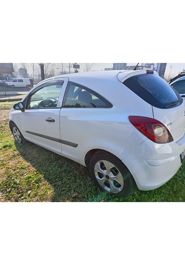 Opel Corsa D/e 2006 İçten Geçme Cam Rüzgarlığı Tek Kapı