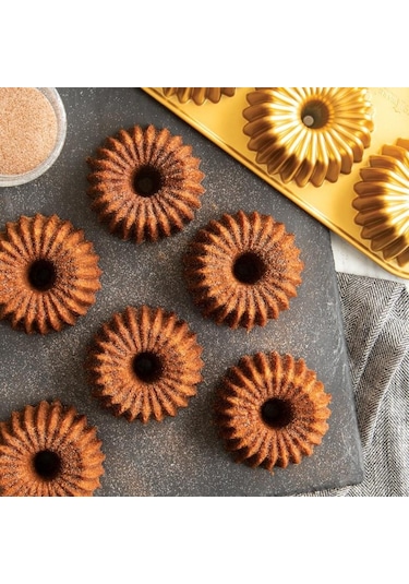 Nordicware 6 Lı Mini Brilliance Kek Kalıbı - Altın