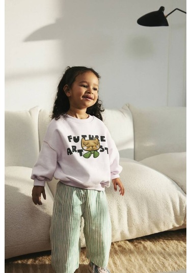 Kız Çocuk Kabartma Aplike Baskı Detaylı Sweatshirt Yeşil Beyaz Çizgili Jogger Alt Üst Takım Çok Renkli Kız Çocuk Kabartma Aplike Baskı Detaylı Sweatshirt Yeşil Beyaz Çizgili Jogger Alt Üst Takım Çok Renkli