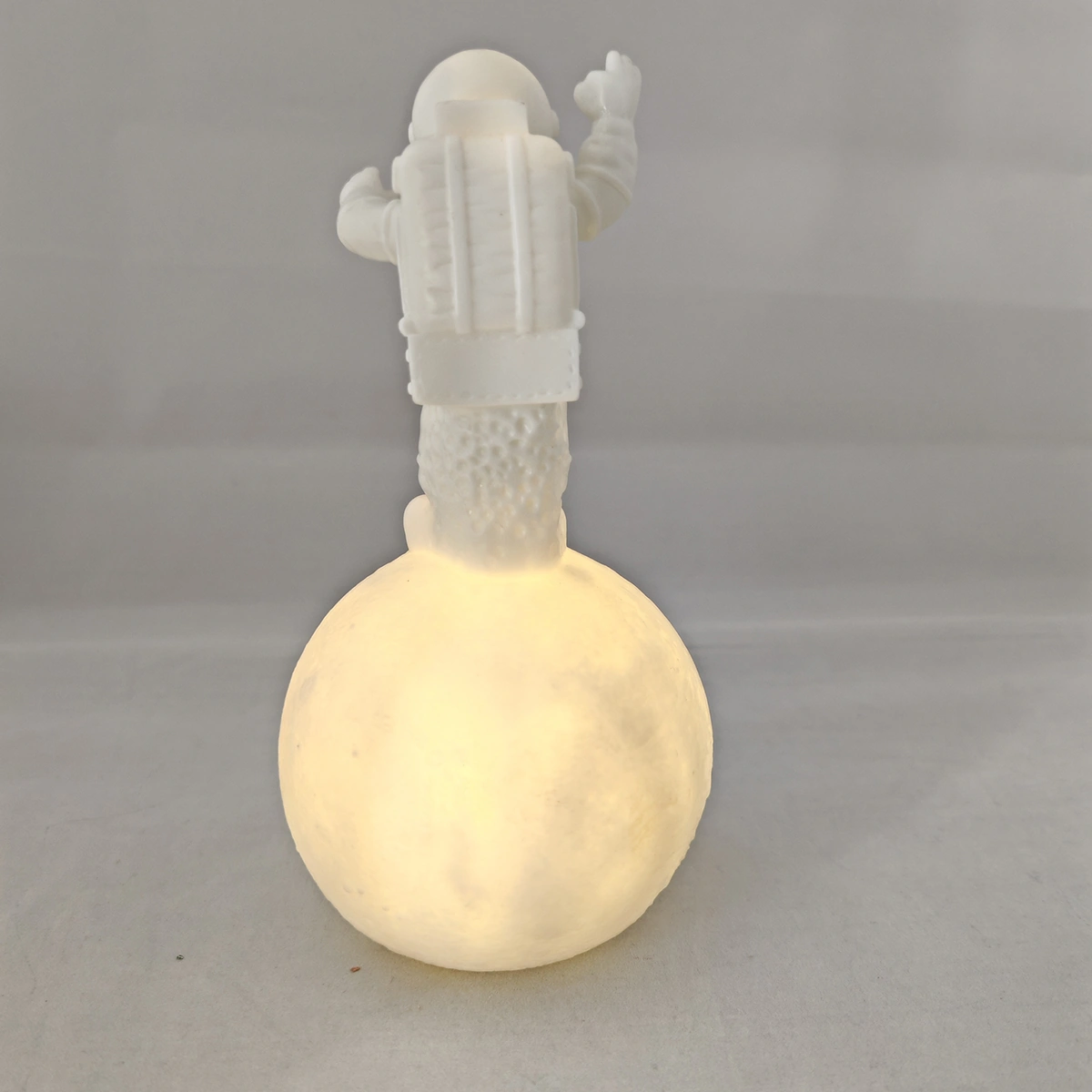 Astronot Şekilli Gece Ve Masa Lambası Krem