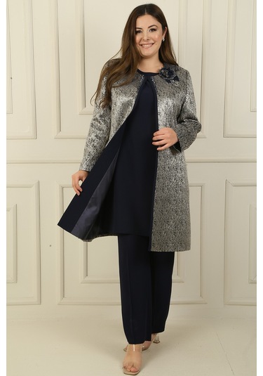 Kolsuz Yanları Yırtmaçlı Bluz Boncuk Detaylı Astarlı Uzun Jakarlı Ceket Pantolon Büyük Beden 3'lü Takım Lacivert