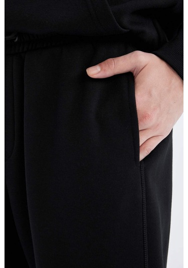 DeFacto Regular Fit Eşofman Altı Cepli Beli Bağcıklı Lastikli Paça B6155AX24AUBK81 DeFacto Regular Fit Eşofman Altı Cepli Beli Bağcıklı Lastikli Paça B6155AX24AUBK81