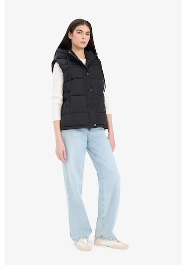 Defacto Regular Fit Kapüşonlu Fermuarlı Şişme Yelek E8590ax25aubk27 Siyah