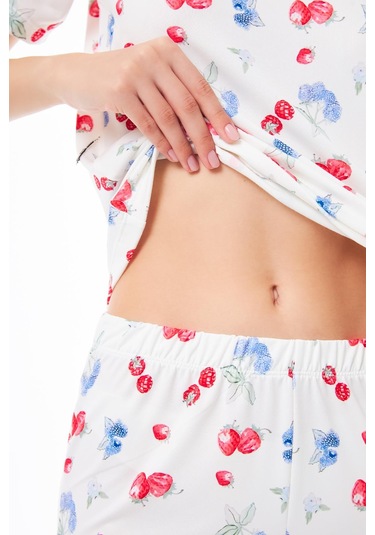 Premium Kadın Pijama Takımı Meyve Desenli Yumuşak Dokulu Kısa Kollu Bisiklet Yaka Krem