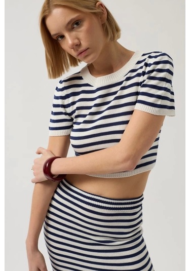 Çizgili Bisiklet Yaka Crop Beyaz - Lacivert