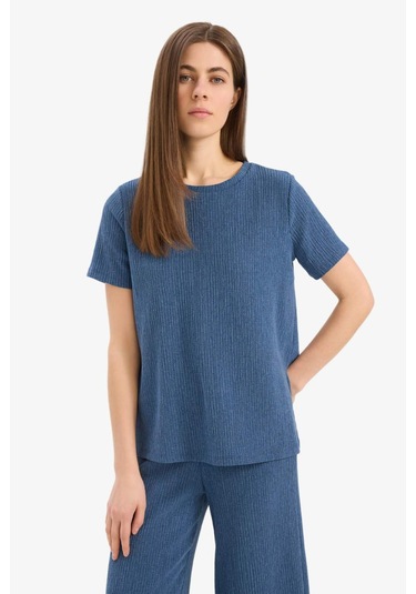 DeFacto Regular Fit 2'li Bürümcük Takım Kısa Kollu Tişört Esnek Belli Kapri Alt F1475AX25SPIN103 DeFacto Regular Fit 2'li Bürümcük Takım Kısa Kollu Tişört Esnek Belli Kapri Alt F1475AX25SPIN103