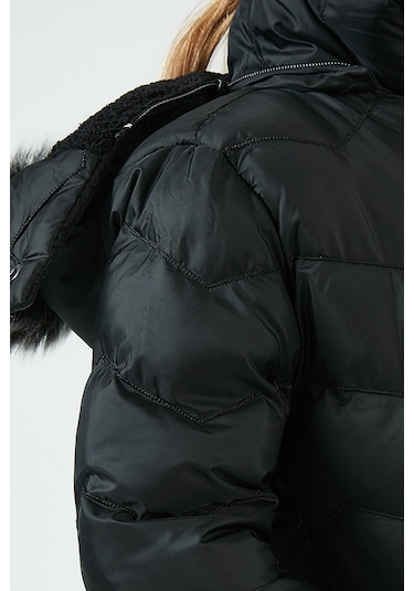 Lela Peluş Astarlı Yakası Suni Kürklü Çıkarılabilir Kapüşonlu Kışlık Kız Çocuk Mont 5766041 Siyah Lela Peluş Astarlı Yakası Suni Kürklü Çıkarılabilir Kapüşonlu Kışlık Kız Çocuk Mont 5766041 Siyah