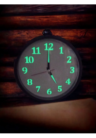 Fosforlu Gece Karanlıkta 5 Saat Parlayan Duvar Saati 22 Cm D4 Siyah - Beyaz