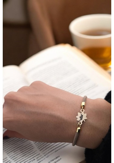 Kraliçe Temalı 14 Ayar Altın Plakalı Yaprak Figürlü Örgülü Hediye Bileklik-331sembol-kahverengi Altın