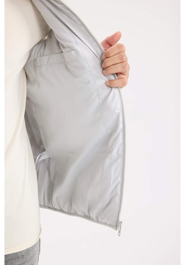 DeFacto Regular Fit Dik Yaka Fermuarlı Şişme Yelek D6286AX25SPGR503 DeFacto Regular Fit Dik Yaka Fermuarlı Şişme Yelek D6286AX25SPGR503