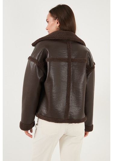 Lela Oversize Kruvaze Yaka Peluş Detaylı Suni Deri Biker Ceket Bayan Mont 6810247 Kahve
