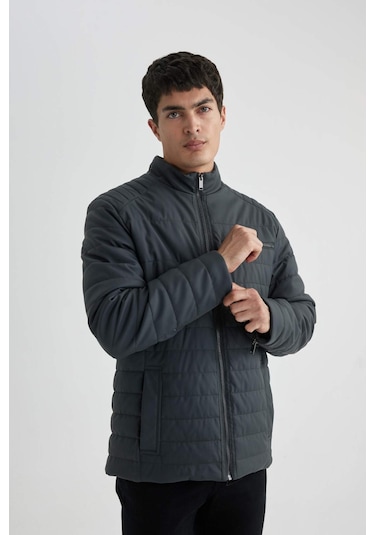 DeFacto Su İtici Slim Fit Suni Deri Mont Dar Kesim Dik Yaka Fermuarlı Cepli B3568AX24SPAR231 DeFacto Su İtici Slim Fit Suni Deri Mont Dar Kesim Dik Yaka Fermuarlı Cepli B3568AX24SPAR231