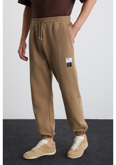 Rowan Erkek Relaxed Içi Şardonlu Önü Nervürlü Dekoratif Etiketli Vizon Eşofman Altı