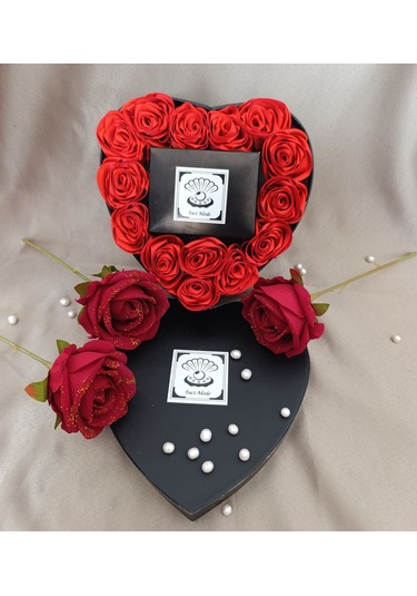 Kutuda Solmayan Güller 14 Adet Yapay Gül Kırmızı Aksesuar Hediyelik Kutulu Siyah Kutu Gül Kutusu